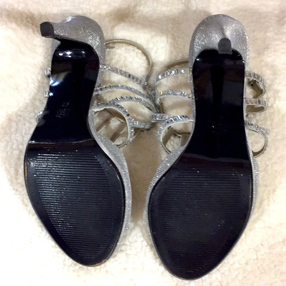 Caparros‎ Paris Silver Glimmer Jewel Heels. Size 9